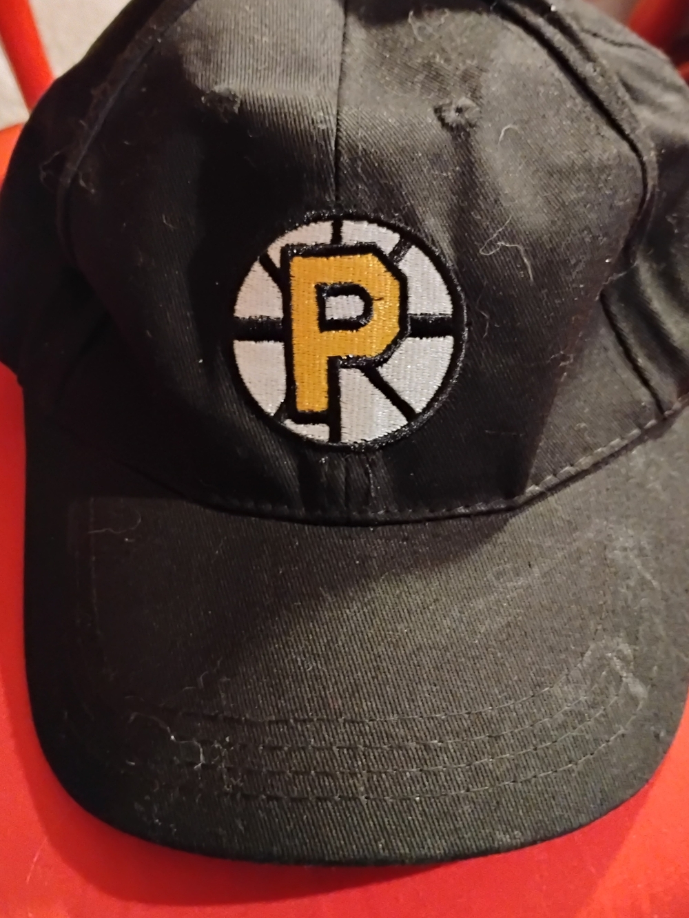 Bruins Black Baseball Cap with Yellow 'P' Patch